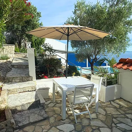 Villa Moro: Beachfront Privacy *