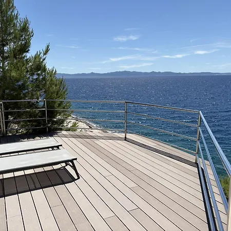 Moro: Beachfront Privacy Villa