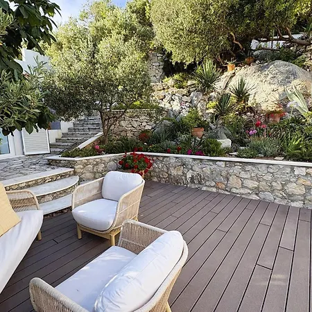 Villa Moro: Beachfront Privacy *