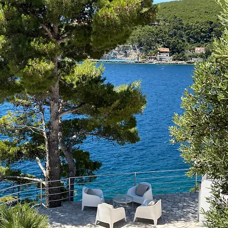 Moro: Beachfront Privacy Trstenik (Dubrovnik-Neretva)