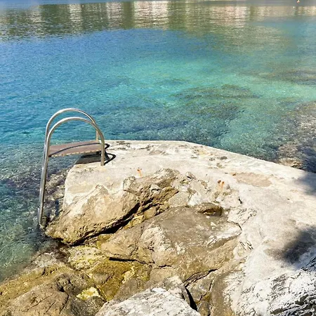 Moro: Beachfront Privacy *