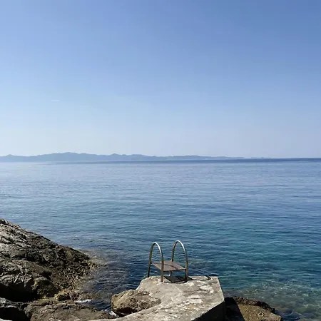 Villa Moro: Beachfront Privacy *